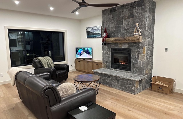 A Cozy town house with great location nAt Apex Mountain