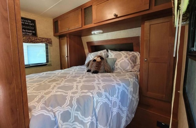 A cozy travel trailer on an acreage. Plenty of lakes, hiking and fishing near by