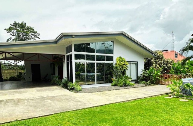 A&E House, La Fortuna w/Baldi Hot Springs day pass included