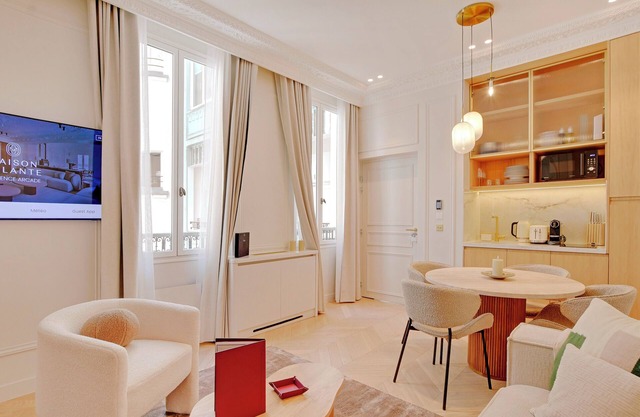 A Elegant 1-BR/1BA with Services in La Madeleine - Opéra