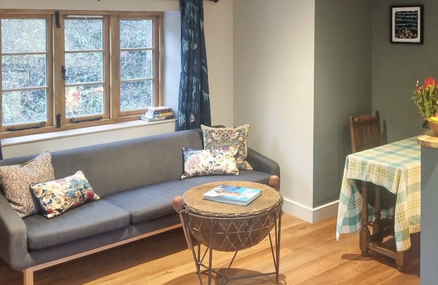A fabulous apartment close to Shepton Mallet centre and surrounded by country walks from the front d
