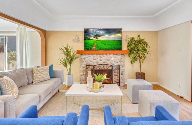 A Fabulous Home Walking Distance to SOFI&LAX for Experiencing LA - Inglewood, CA