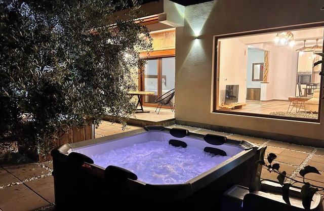 A family and pet-friendly holiday home w/hot tub - 15min from the beach