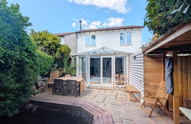 A family house that sleeps 8 guests in 4 bedrooms