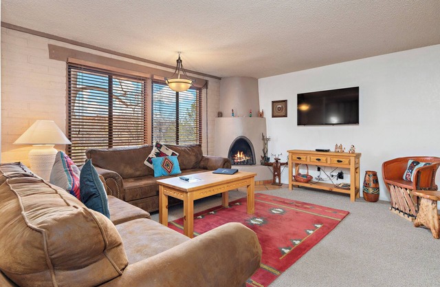 A Flexible Downtown Condo With Space And Amenities To Spare