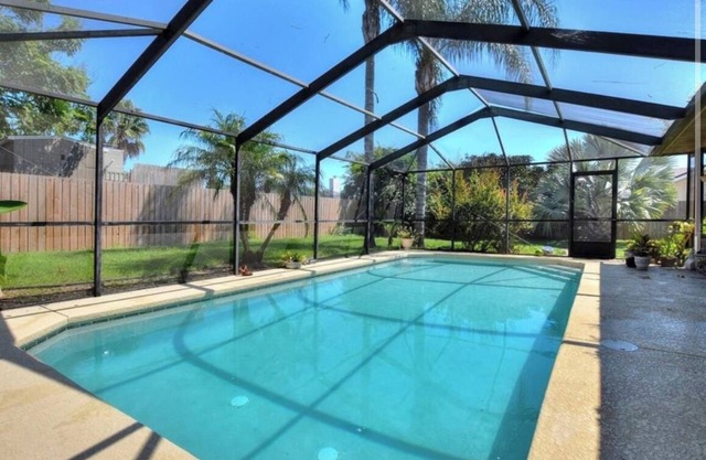 A Florida Oasis with a private pool! 15 minutes to Lego land!