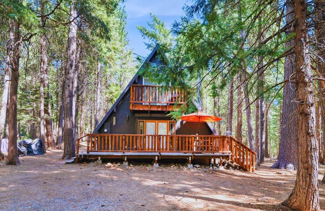 A-Frame Cabin w/Hot Tub near Mount Lassen Park