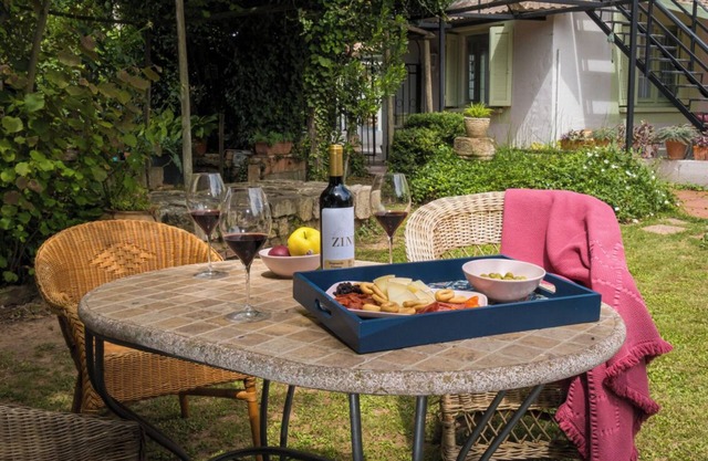 A garden among vineyards, for 6