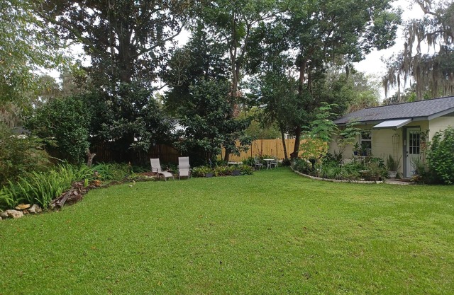 A GARDEN COTTAGE in the City !