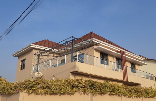 A gated community beautiful house with Wifi, Air conditioning and Hot water.