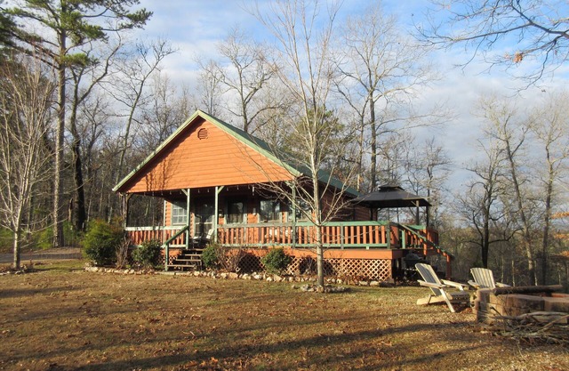 A Hasty Getaway: Cozy Cabin on 10 Private Acres! Pet-Friendly & Perfect for Two!