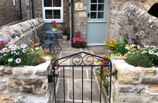 A hidden gem with the appeal of a traditional Yorkshire Dales Cottage - dog friendly, pubs nearby