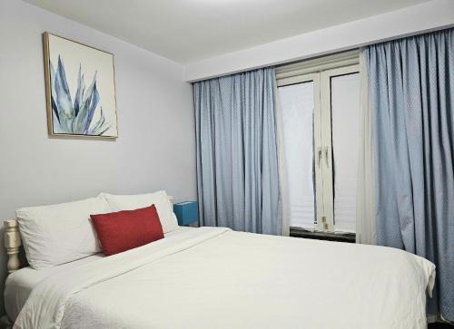 A Home Away-Deluxe Guest Room in Toronto