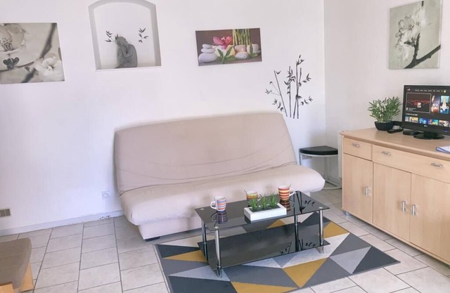 A&J Duplex -Bonny sur Loire-Guedelon-Loire by bike