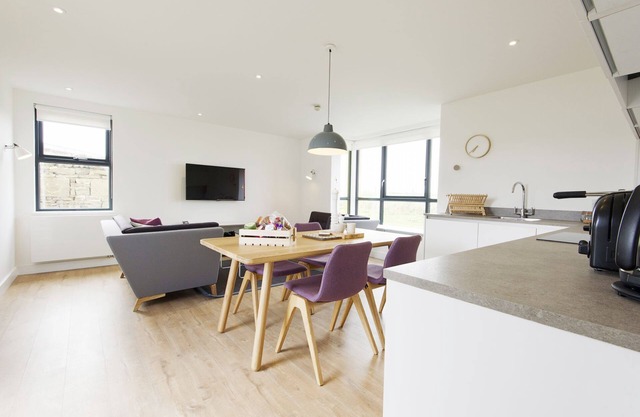 A john o'groat that sleeps 4 guests in 2 bedrooms