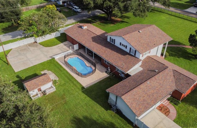 A Large Tropical Estate with 2 Acres of Space home