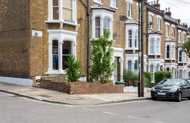 A Lesson in Contrast, by Veeve