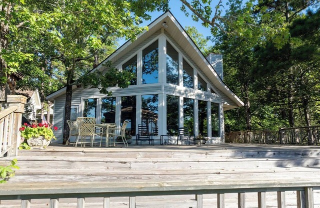 A Little Piece of Heaven on Greers Ferry Lake, 8 bedroom lakefront home