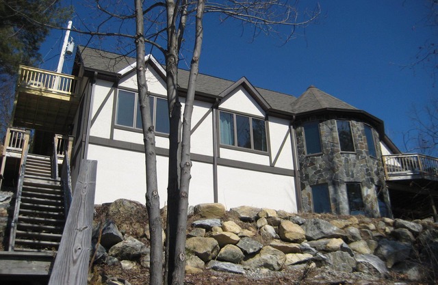 A little slice of heaven on Lake George Direct Waterfront Private Dock & Beach!