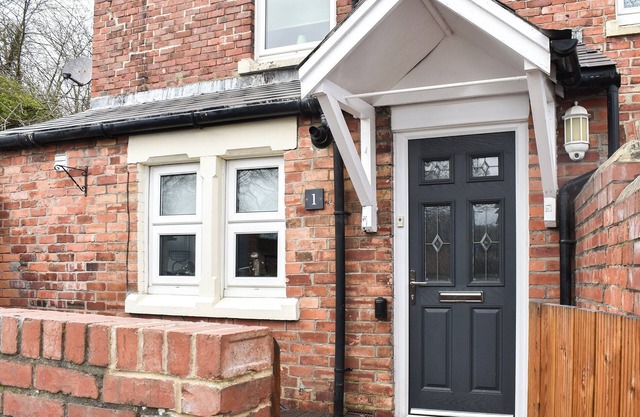 A lovely bolthole for two beside the river and C2C route.