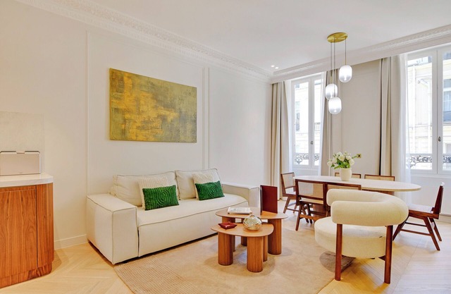 A Luxurious 2-BR/2BA with Services in La Madeleine - Opéra