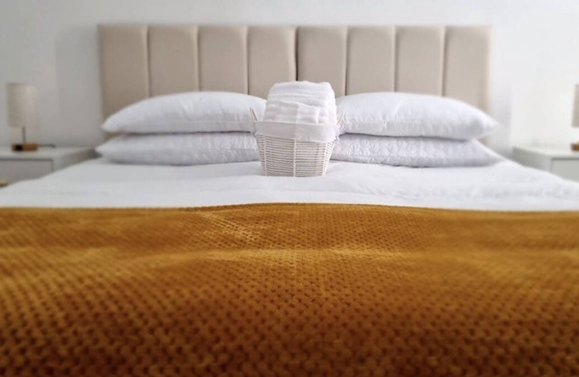 A modern and spacious home. Close to Luton Airport, L and D Hospital and M1.