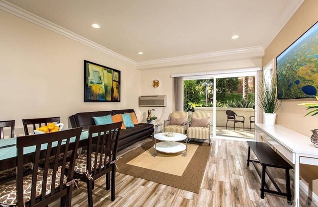 A modern California beautiful 2 br/1,5 Condominium