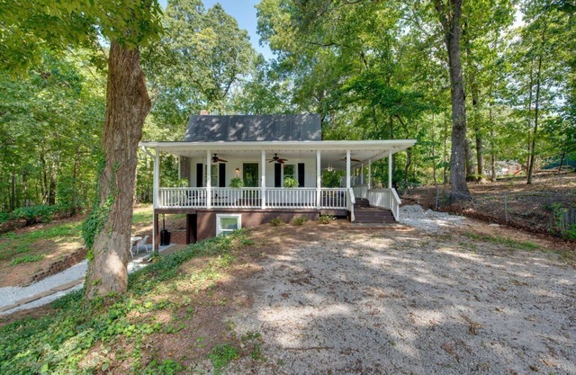 A modern take on a classic Georgia farmhouse—a hint of country close to the city