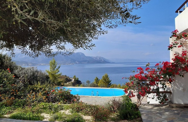 A modern villa in a unique setting with stunning views. The real Greece.