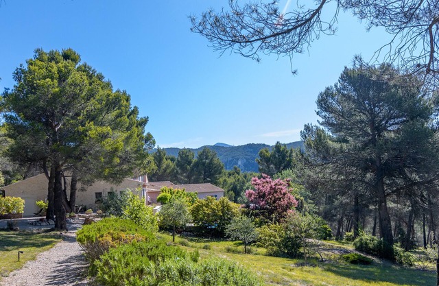 A nice gite in a pleasant and calm guest house at le Barroux - Provence