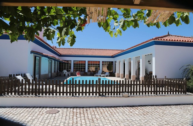 A Palhota - Ideal for families with swimming pool, private parking and free wifi