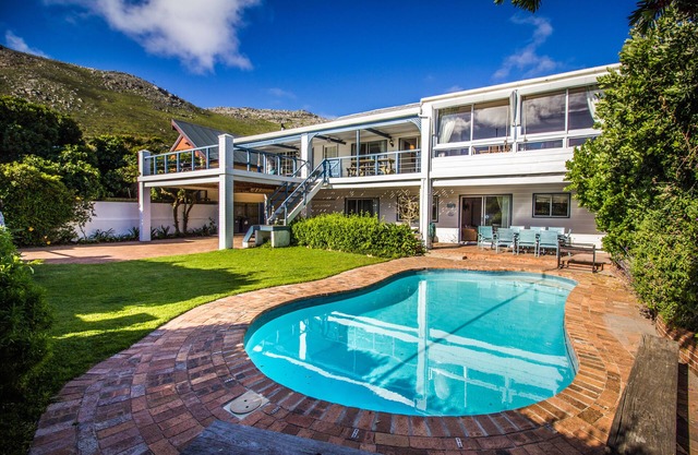 A peaceful self catering retreat for up to 10 guests in Scarborough, Cape Town