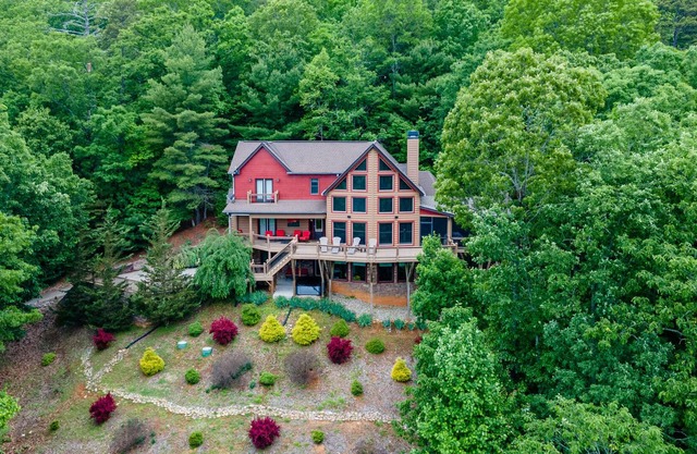 A Peacock Chalet- Blairsville GA