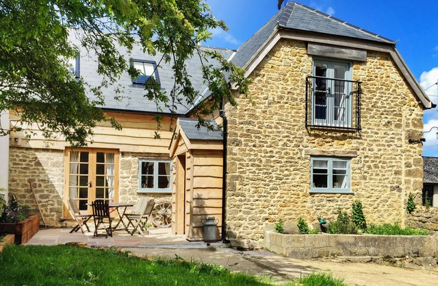 A Perfect Getaway Holiday Home, Impeccably Stylish, Rustic Luxury