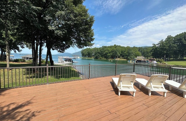 A PERFECT LOCATION! Sloping lot, mountain view, and great cove!