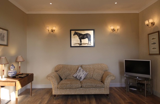 A pet-friendly/family mews cottage in the centre of the village yet very private