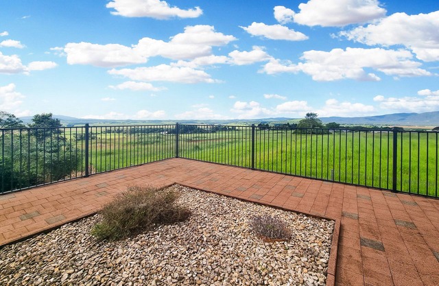 A picturesque 3 bedroom house with splendid views