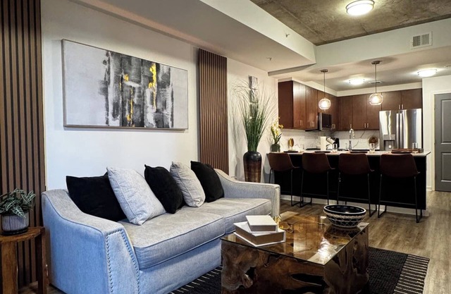 A Place of Peace: Discover serene comfort in a peaceful retreat! This centrally located property provides easy access to top corporations, popular attractions, stadiums, & dining hotspots.