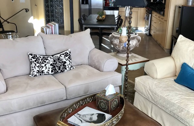 A PRIVATE LOFT IN A GREAT WALKABLE URBAN LOCATION