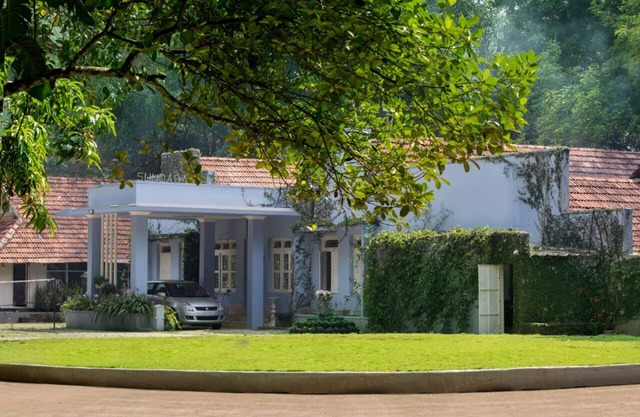 A private room in a century old Bungalow-steeped in history and nestled in woods