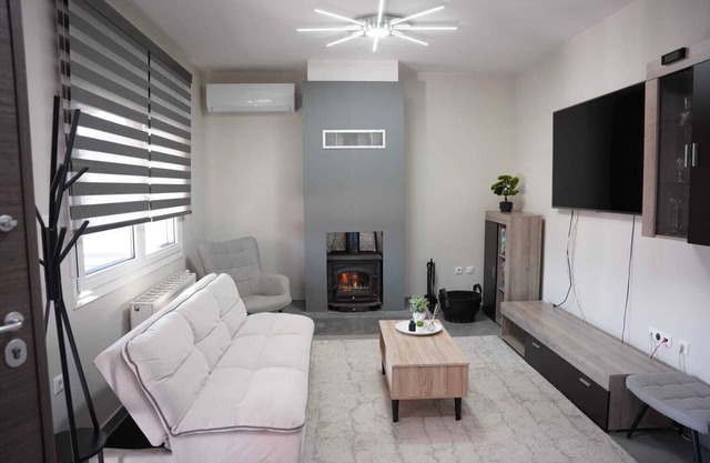 A quiet house perfect for families with free parking inside the yard.