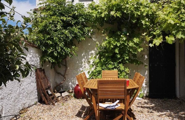 A real cottage 30 km from Paris
