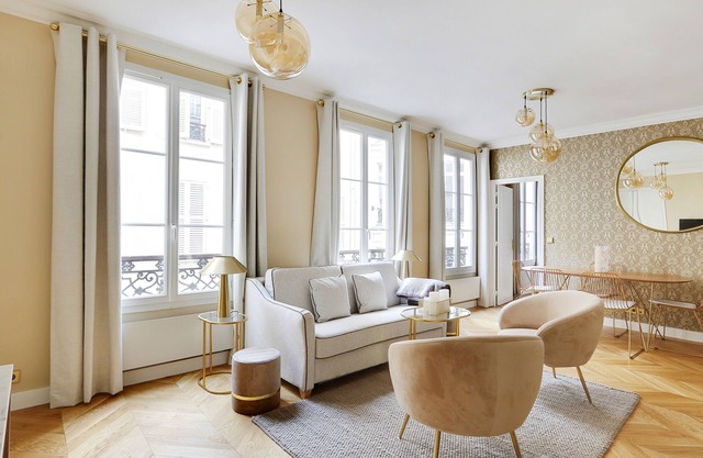 A Remarkable 2-BR/2BA in Opéra- Saint-Lazare