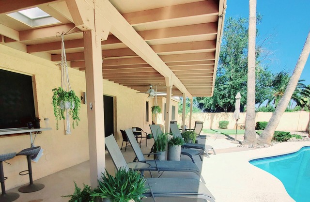 A RENTAL that has it ALL so you can RELAX & UNWIND w/Complimentary heated pool