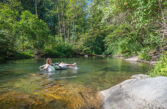 A Retreat -Romantic,Private Hot Tub,Riverside,Forest, Private,Quiet, not a hotel