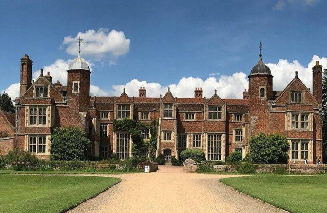 A romantic retreat for two, nestled in a historic medieval village.