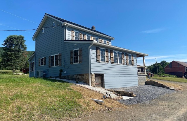 A secluded organic farm minutes from PA turnpike with AC, WiFi