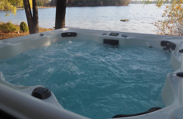 A Short's Walk - Sandy Lakefront with Spa/Hot Tub and Kayaks!