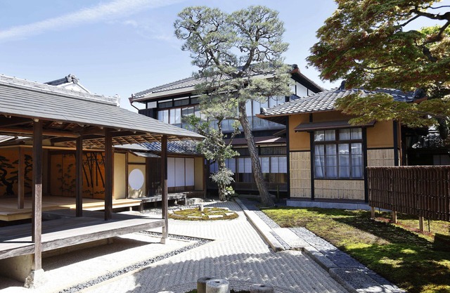 A single lodge surrounded by ten cultural properties and a stone garden lit by light/Registered as a Tangible Cultural Property of Japan/Designed under the supervision of Shinsozai Research Institute/Sasayama, Tanba, Hyogo Prefecture