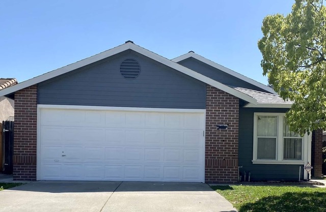 (A) Single Story In Citrus Heights. 3 bed, 2 bath, 2 car garage and yard.